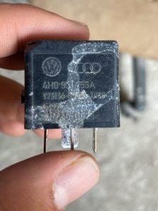 4H0951253A
