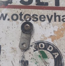 Audi A4 2014 silecek mekanizması ara bağlantısı