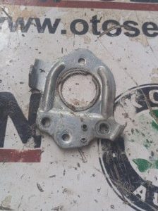 Audi A4 2014 silecek motoru bağlantı demiri