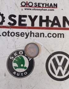 Passat B7 arka porya vidası kapağı