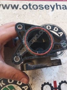 Toyota corolla d4-d termostat gövdesi
