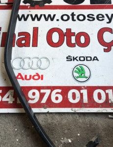 bmw 5.20 E34 sol arka kapı iç çerçeve kaplaması