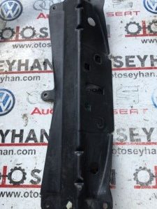 bmw x5 e70 alt bagaj kilit motoru tutucu kaplaması