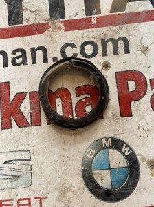 toyota carina helezon plastiği