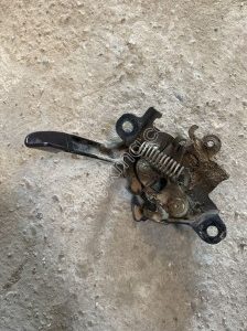 toyota yaris motor kaput kilidi